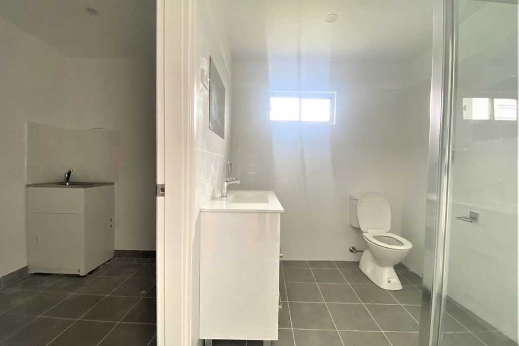 Caroline Street – House washroom